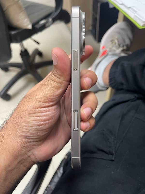 iphone 16 pro max 256 GB Non PTA 4