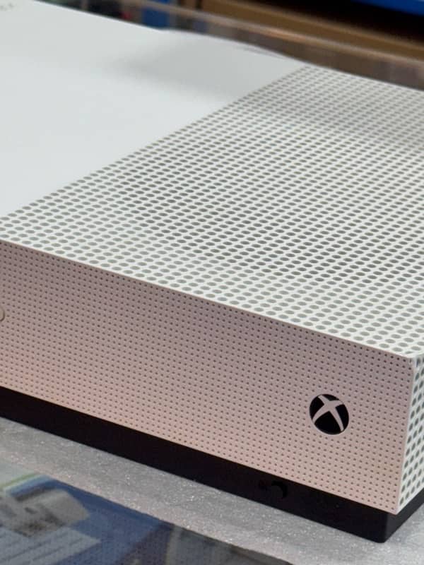 Xbox One S 500GB Slightly Used Available At Game Park 4