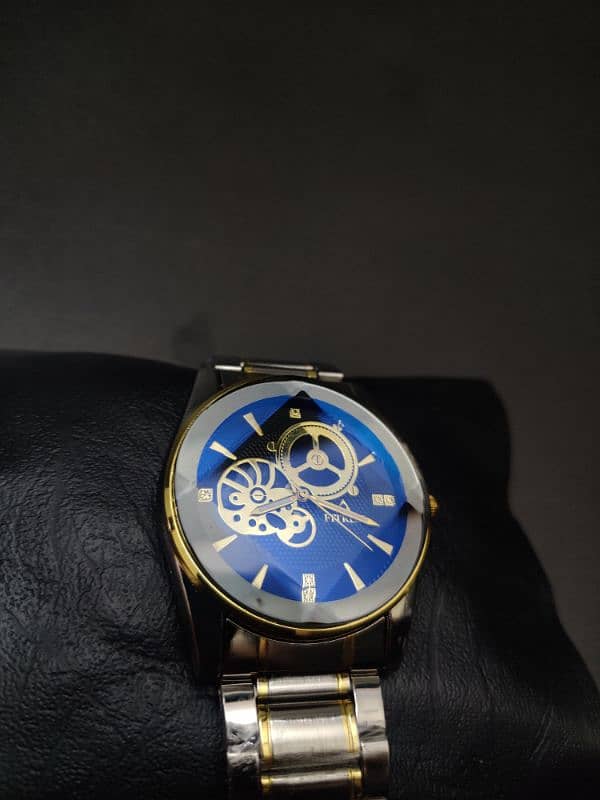 Elegance Horizon: Silver Watch with Blue Dial & Gold Accents 3