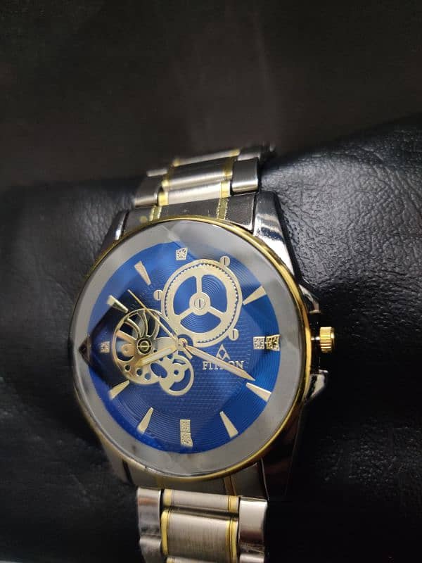 Elegance Horizon: Silver Watch with Blue Dial & Gold Accents 4