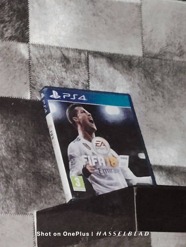 PS4 Games ( Last of us Remastered and Fifa 18 ) 2