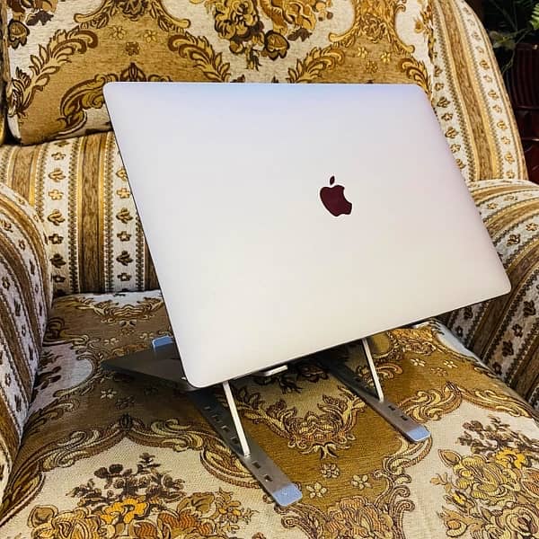 Macbook pro late 2017 15inch core i7 16/512 1