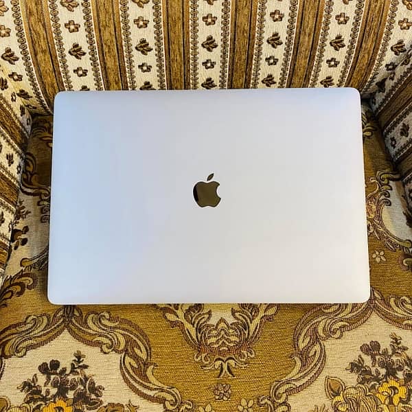 Macbook pro late 2017 15inch core i7 16/512 2