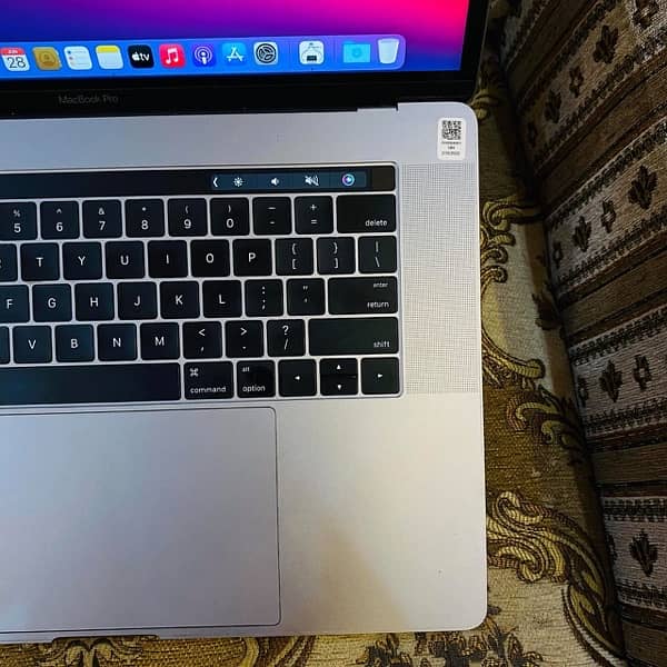 Macbook pro late 2017 15inch core i7 16/512 7