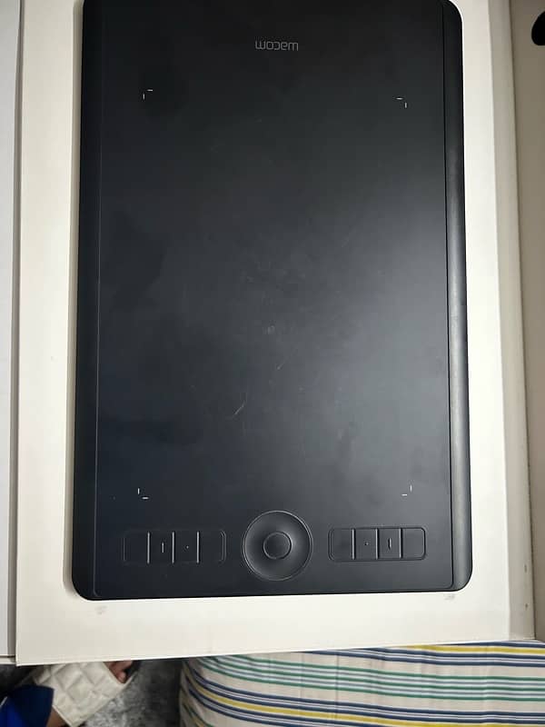 Wacom Intuos pro (medium) PTH-660 0