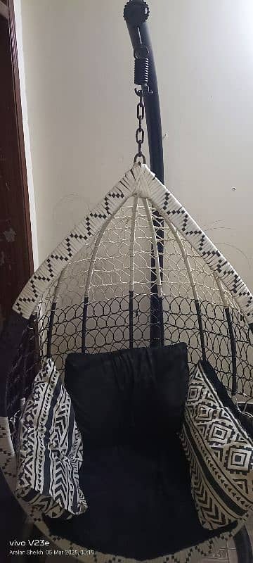 eeg shape swing jhoola for sale Good condition 2