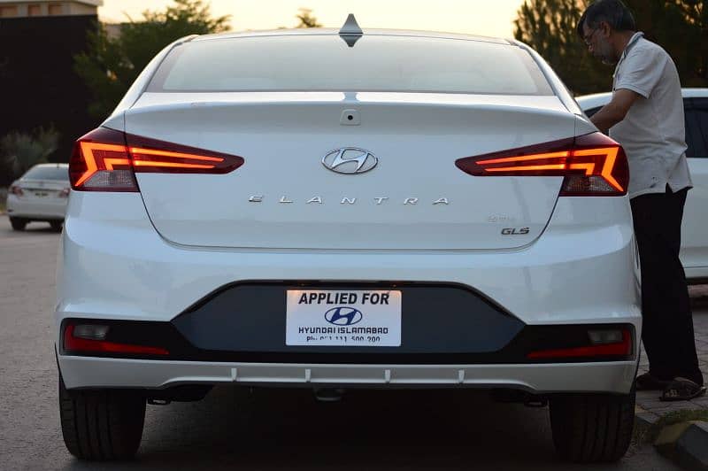 Hyundai Elantra GLS 2022 6