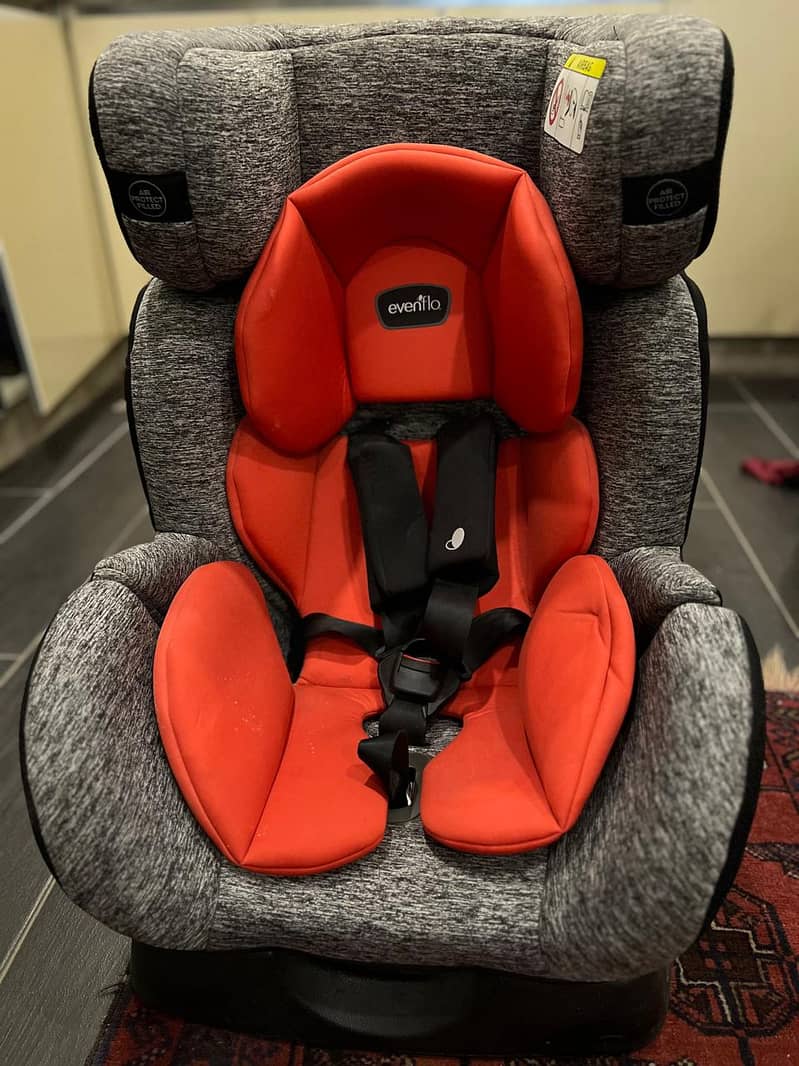 Baby Car Seat with Air Bag (Evenflo) - Like new 1