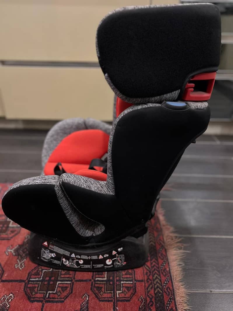 Baby Car Seat with Air Bag (Evenflo) - Like new 4