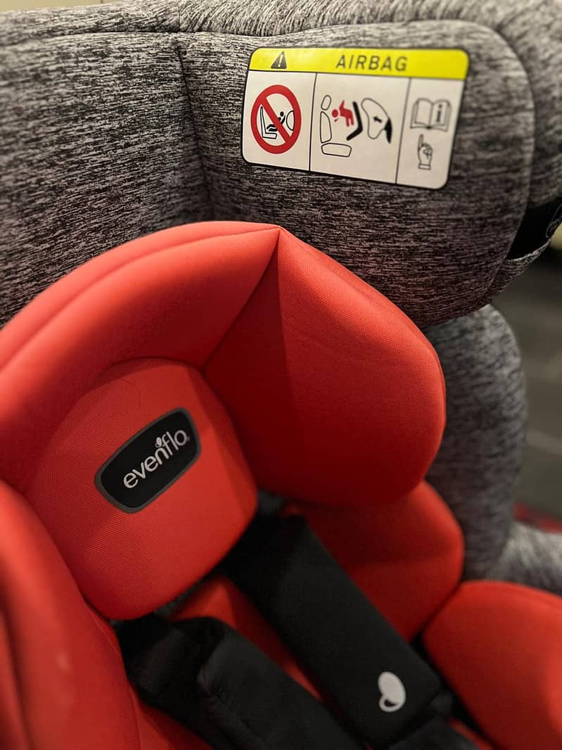 Baby Car Seat with Air Bag (Evenflo) - Like new 6