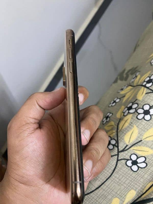 i am selling my iphone xs 1