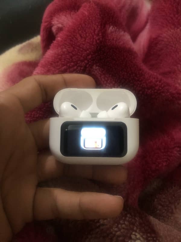 earpods pro 2 with lcd only 3 days use 3