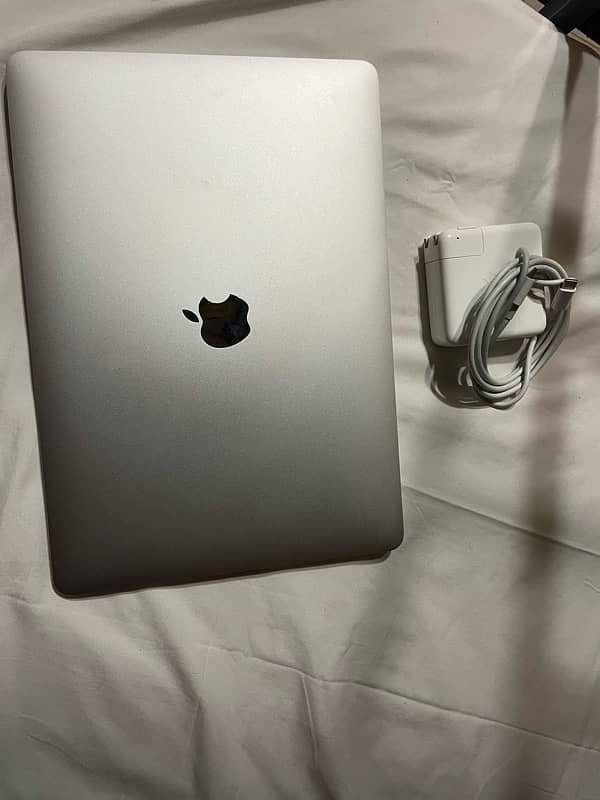 MacBook Pro, 13-inch, M2, 2022, Super Condition 1