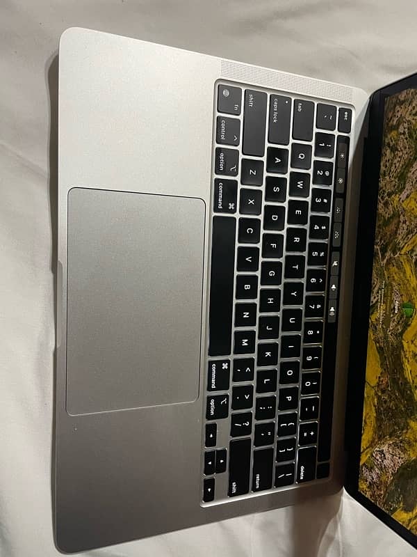 MacBook Pro, 13-inch, M2, 2022, Super Condition 4