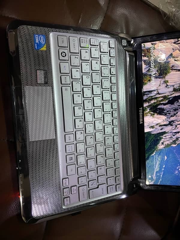 Toshiba Dynabook core i3 1