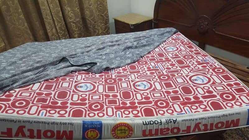 queen size 6 inches mattress like new 6