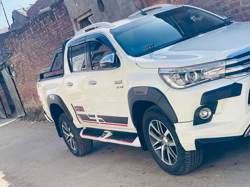 Toyota Hilux 2020 1