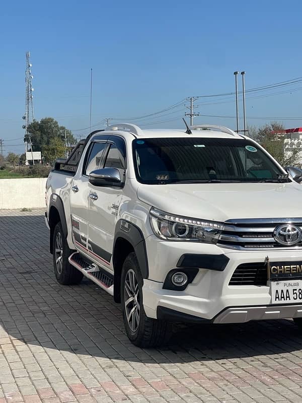 Toyota Hilux 2020 4