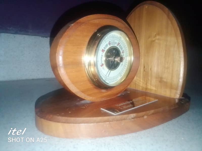 VINTAGE BAROMETER 1