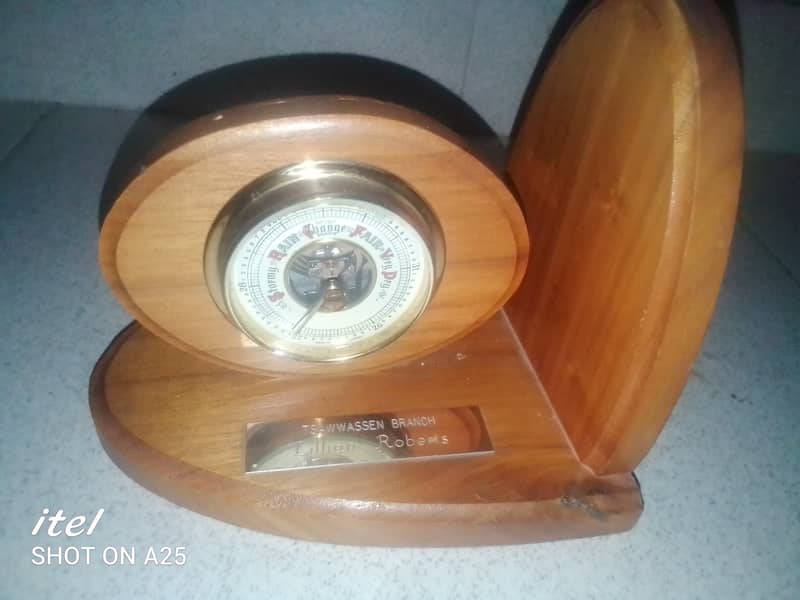 VINTAGE BAROMETER 8