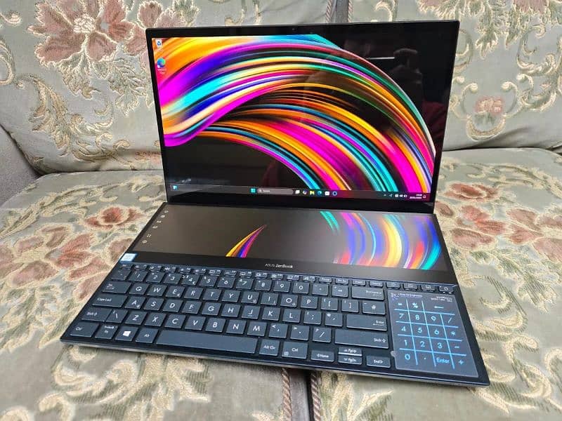 ASUS Zenbook Pro Duo 15.6" i7 9750H RTX 2060 16GB 512GB ssd 0