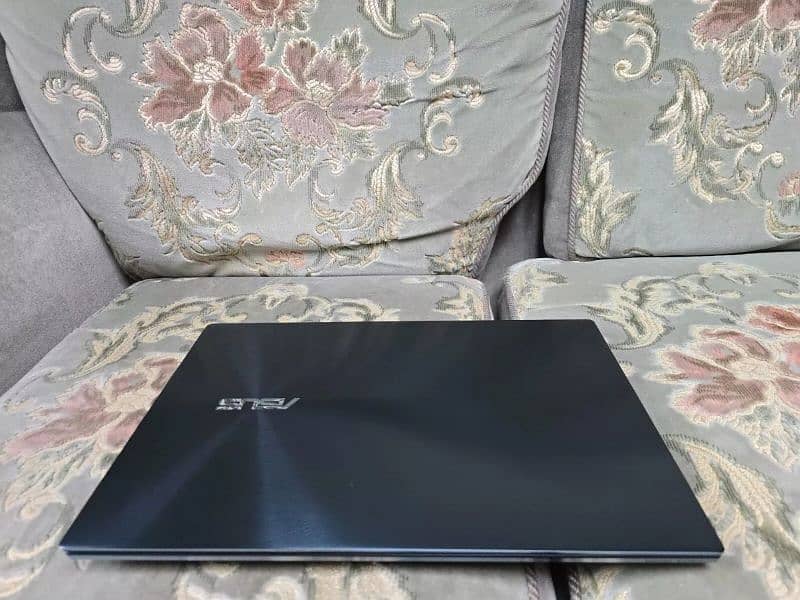 ASUS Zenbook Pro Duo 15.6" i7 9750H RTX 2060 16GB 512GB ssd 5