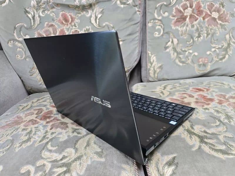 ASUS Zenbook Pro Duo 15.6" i7 9750H RTX 2060 16GB 512GB ssd 6