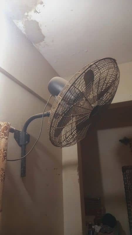 wall bracket fan 1