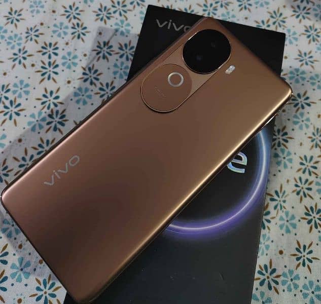 Vivo v40e 8/256gb Royal Bronze 1