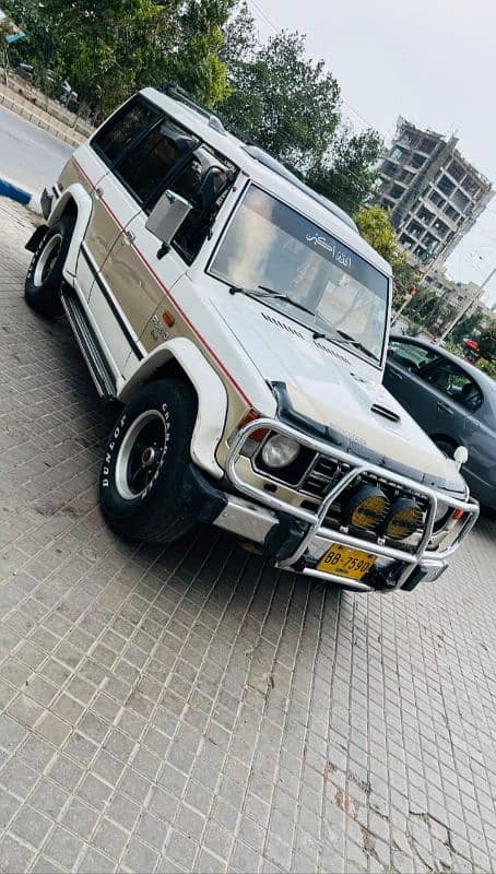 Mitsubishi Pajero 1989 3