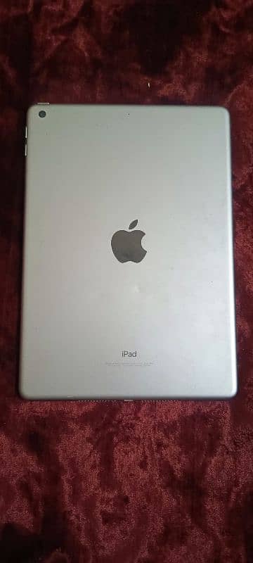 ipad 6 generation good condition 3