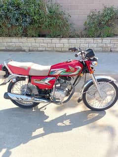 I'm selling my Honda CG 125 sounds Like new 10/10 condition