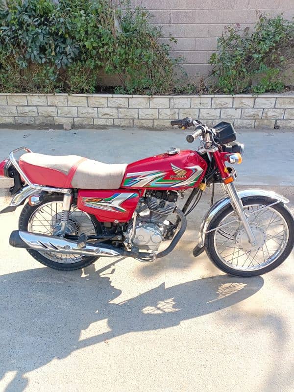 I'm selling my Honda CG 125 sounds Like new 10/10 condition 0