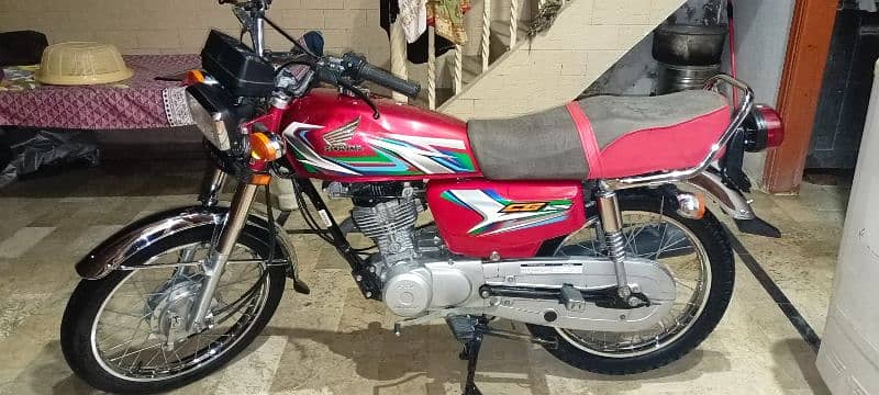 I'm selling my Honda CG 125 sounds Like new 10/10 condition 10