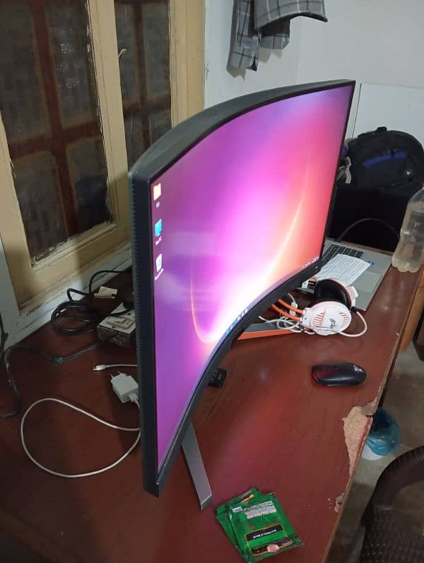 BenQ branded Taiwan 32 inch 144f curve gaming monitor special edition 1