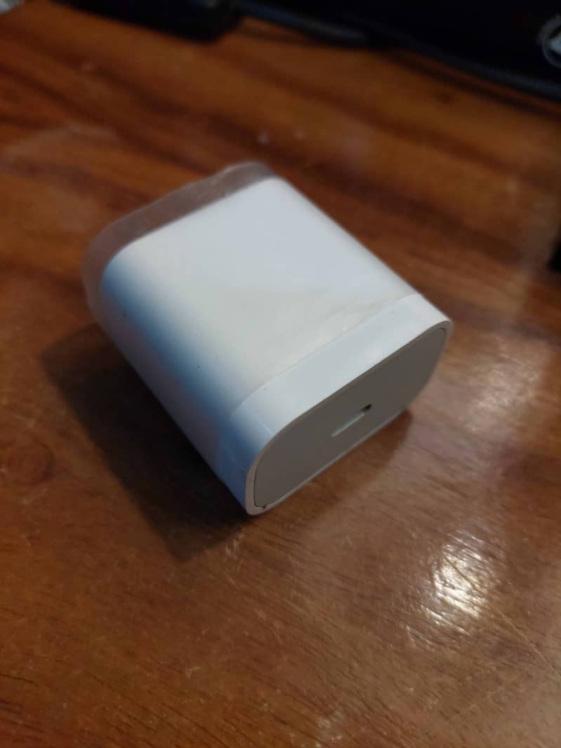 IPhone 20 watt Adaptor original 4