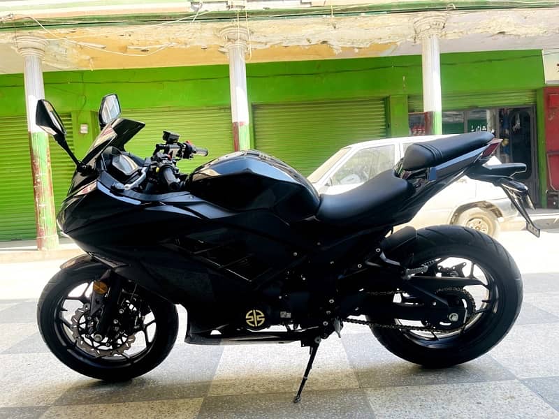 Kawasaki Ninja Replica 400CC 3