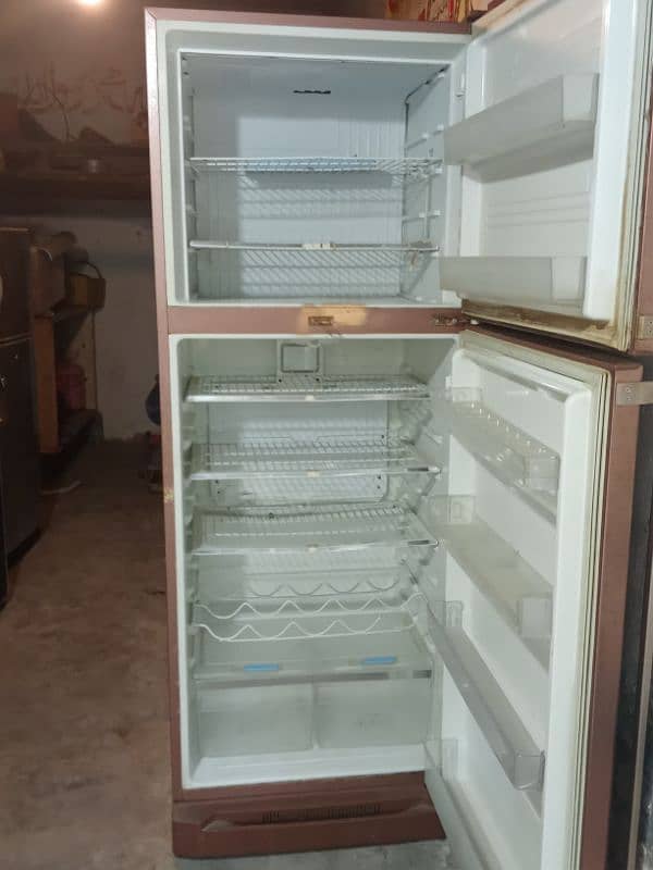 Kenwood Full Size Fridge 1