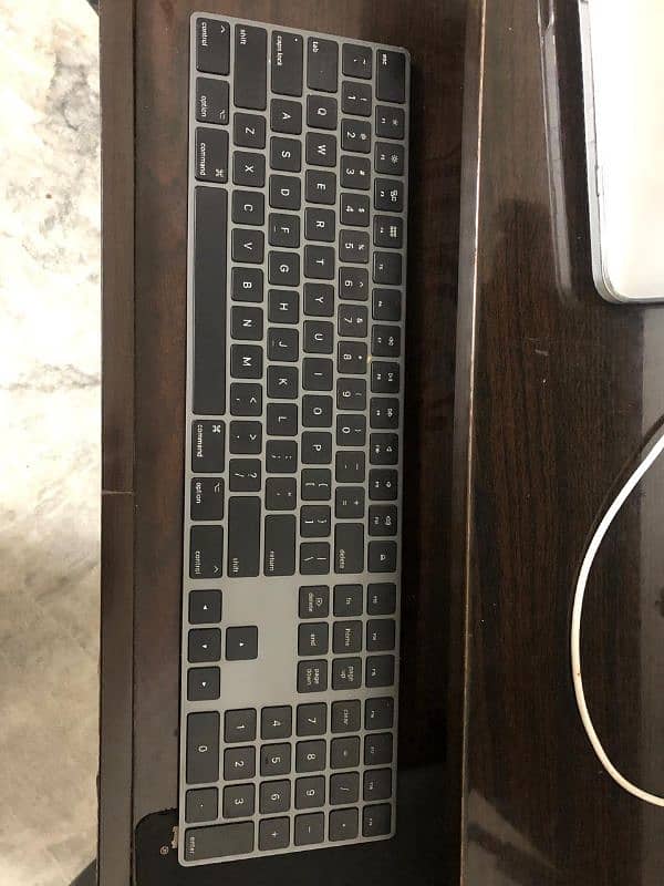 Apple Magic 2 Keyboard With Numpad In Black colour - Rechargeable 1