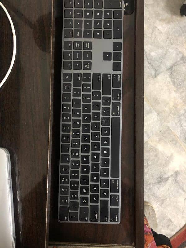 Apple Magic 2 Keyboard With Numpad In Black colour - Rechargeable 3