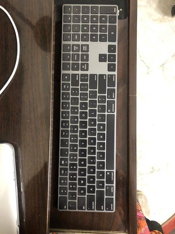 Apple Magic 2 Keyboard With Numpad In Black colour - Rechargeable 4