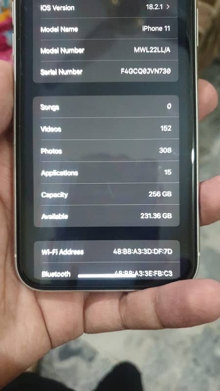 I phone 11 256gb Face ID True Tone on ha white colour 1