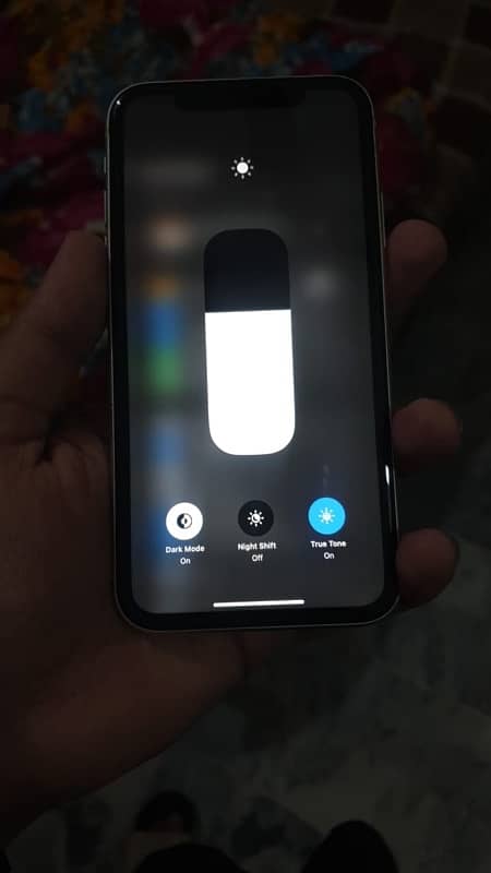 I phone 11 256gb Face ID True Tone on ha white colour 2