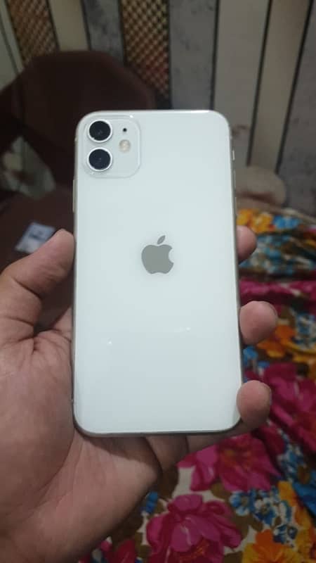 I phone 11 256gb Face ID True Tone on ha white colour 3