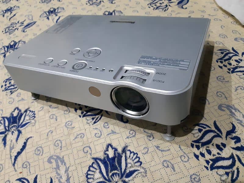 Panasonic Projector PT-LB50EA 0