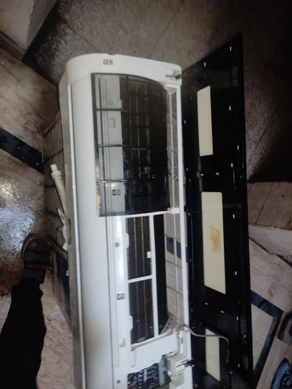 10/10 Condition 1.5 ton AC R22 Non-Invertor Haier AC 3