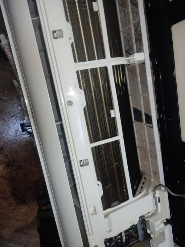 10/10 Condition 1.5 ton AC R22 Non-Invertor Haier AC 6