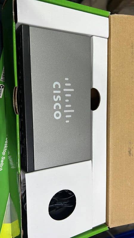 Cisco 16-Ports Switch 100Mbps 2