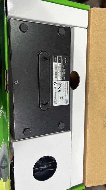 Cisco 16-Ports Switch 100Mbps 3