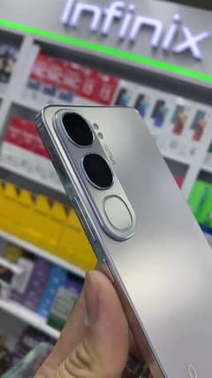 Vivo Y200 Titanium Silver 8/28